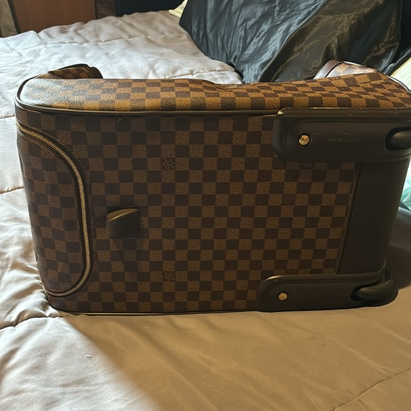 Vintage, authentic Louis on wheels. Barely used - Picture 4 of 4